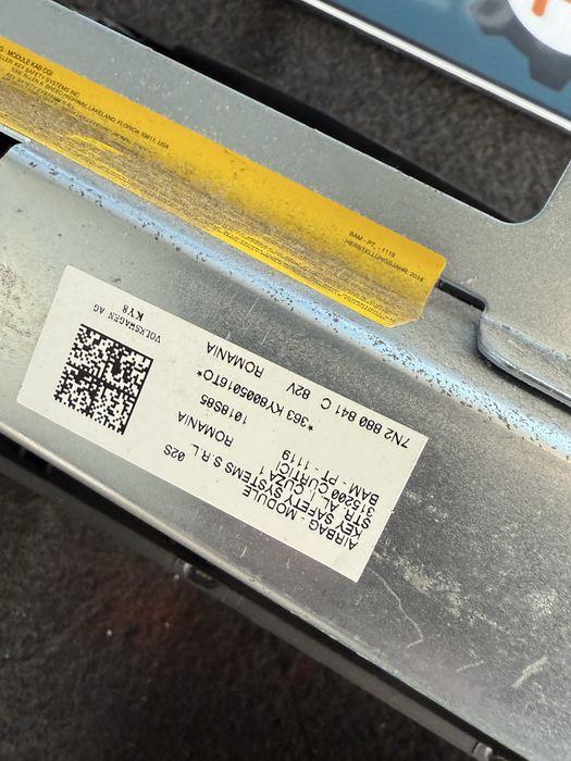 Airbag пасажерски от табло и в краката 7N0880204 b 7n2880841