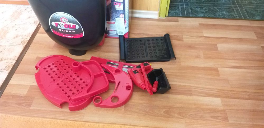 Детска работилница с инструменти