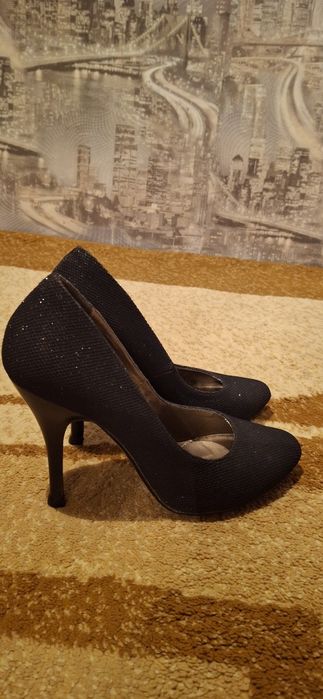 Продам женские туфли