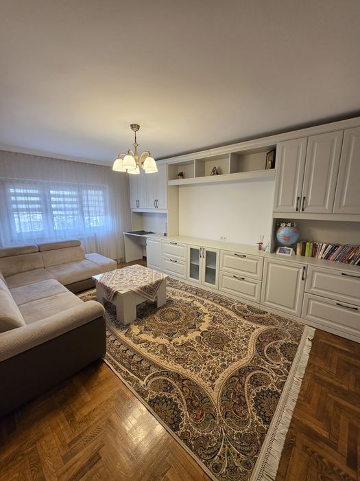 Închiriez apartament în Obcini