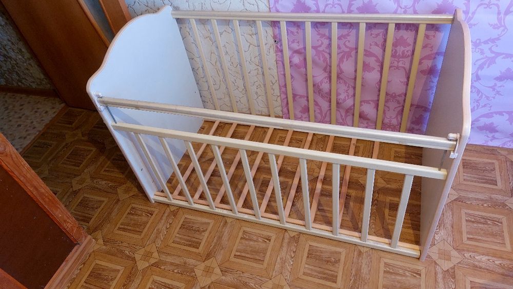 Детская кроватка