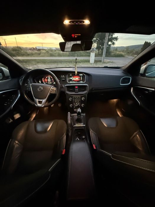 Volvo V40 D3 2.0 Diesel 150 CP | 2017 | 103.000 km | Foarte bine întreținut