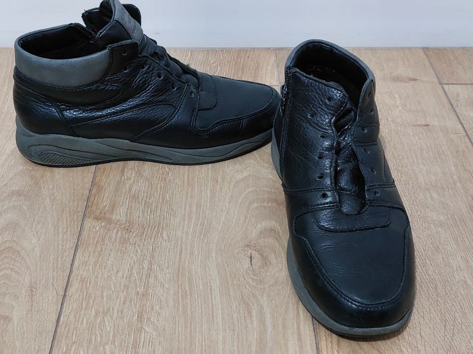 Продам мужские ботинки