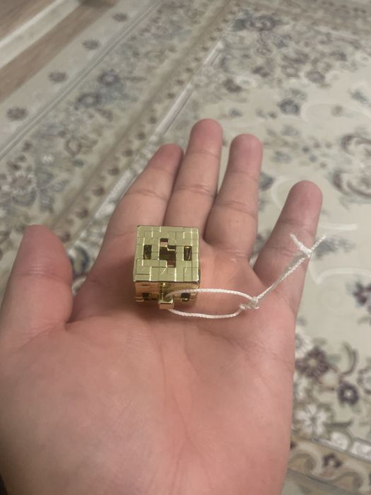 Продаю редкую  фигурку Golden Blok
