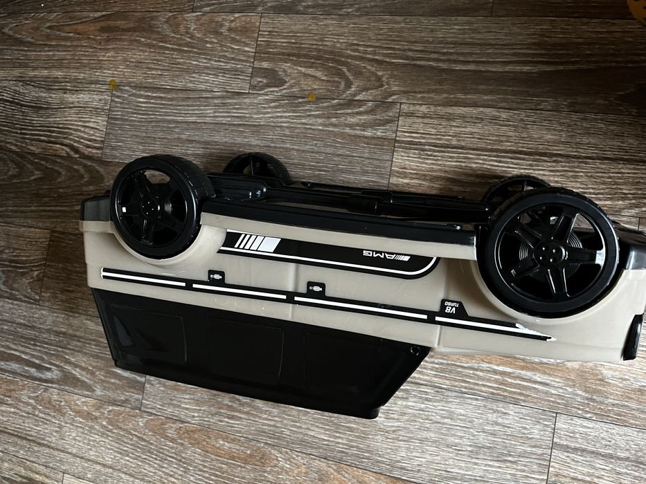 Продам детскую машинку и мяч