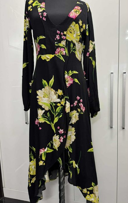 Черна рокля GUESS