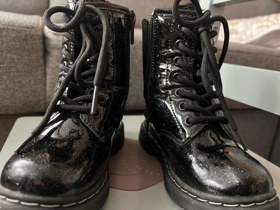 Лот боти , панталон, пижама и шапка за момиче