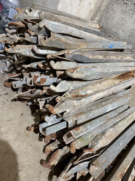 Montanti pentru cofraje in U de 50 cm cu cioc, Italia