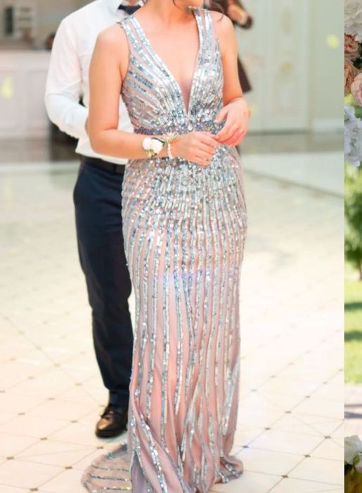 Роскошное вечернее платье