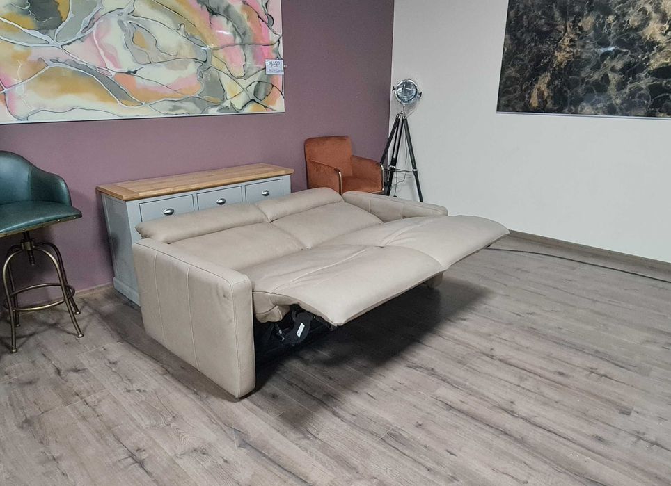 Италиански кожен диван тройка с електрически релаксиращ механизъм