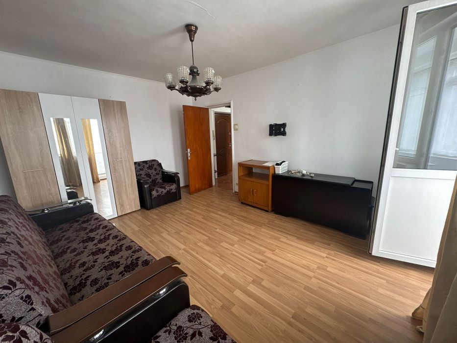 Închiriez apartament
