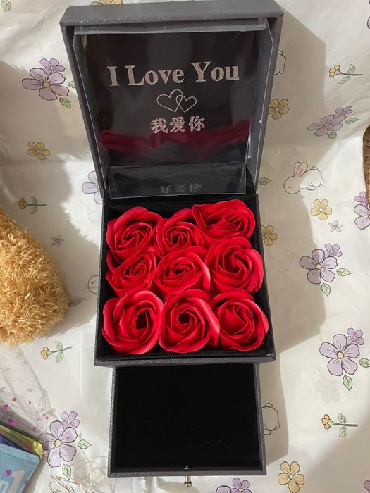 Бокс  гирляндой  на подарок  продам .