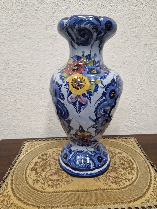 Португалска ваза за цветя