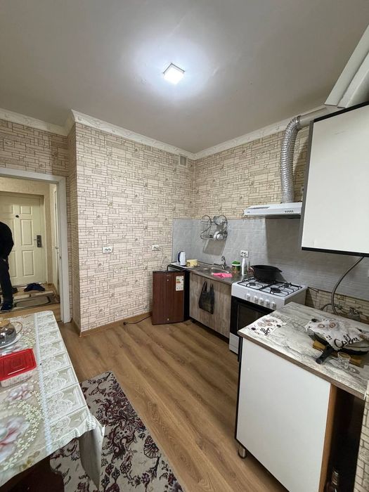 Sergeli choshtepa metroni birinchi bekati  1xona SROCHNI sotiladi