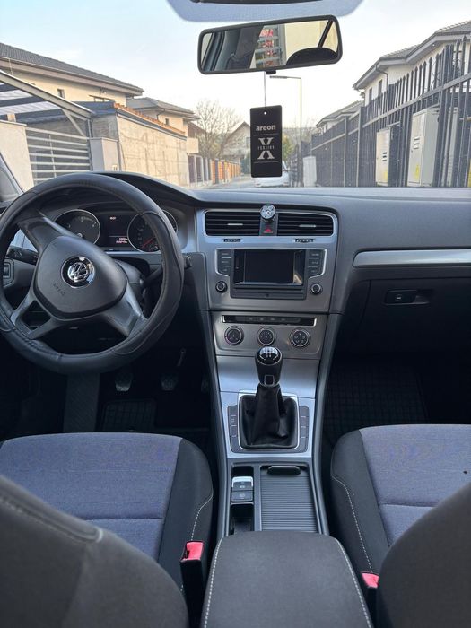 Vând Volkswagen Golf VII 2015 1.6 TDI Trendline - BlueMotion , Euro 6, Consum foarte mic
