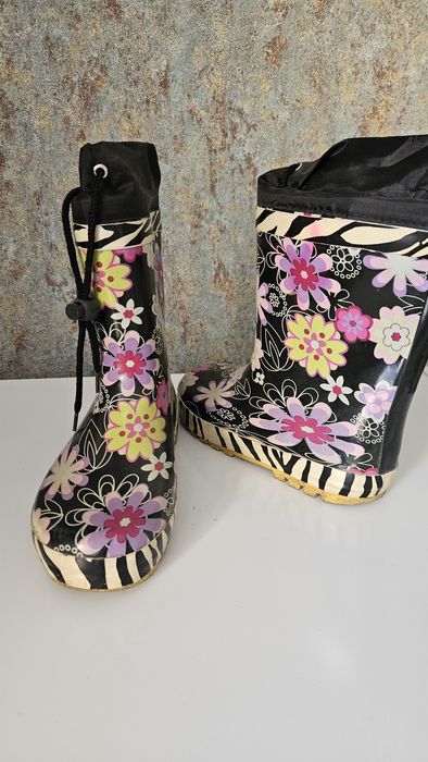 Отдам детскую обувь