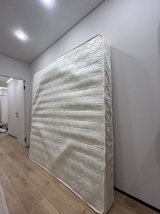 Продам матрас 1.8 на 2м