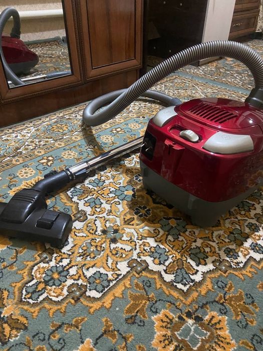 Пылесос б/у  продается