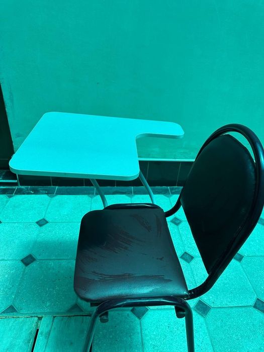 Стул парта сотилади