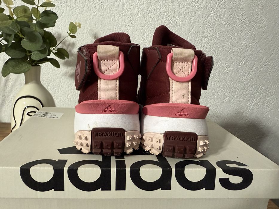 Децки спортни зимни обувки adidas