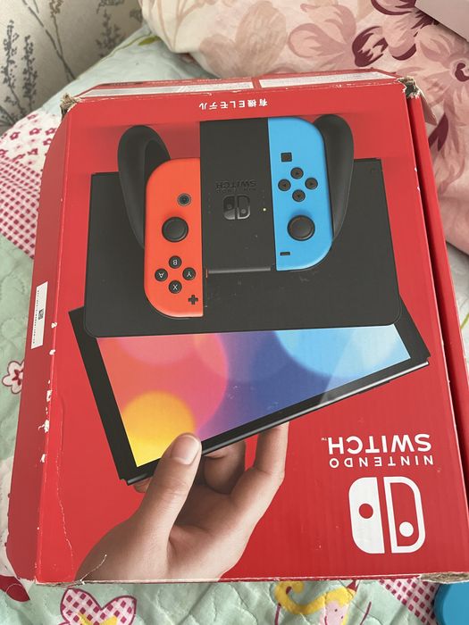 NINTENDO SWITCH OLED состаяние хороший недавно купил