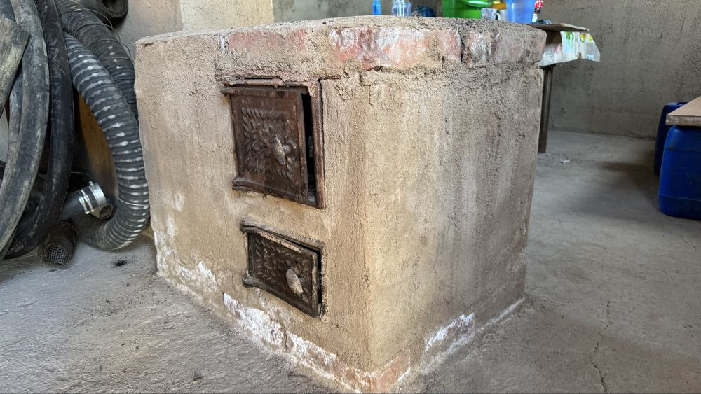 Продам землю с постройкой