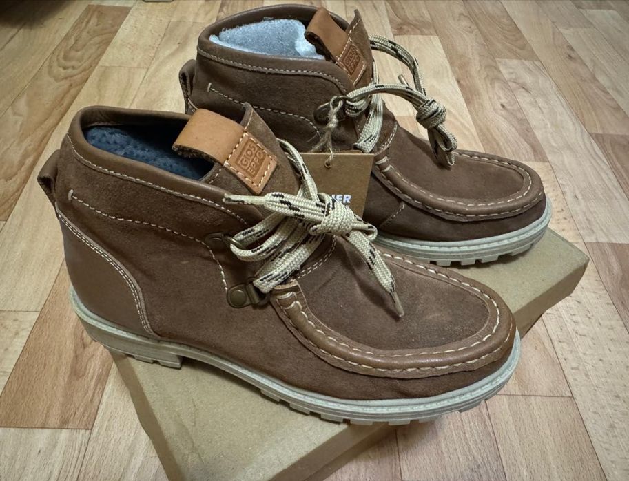 Продам детские ботинки