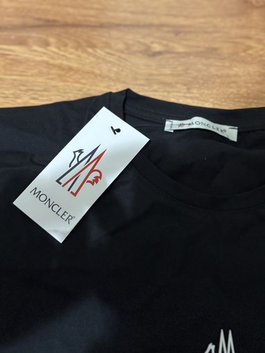 Тениска Moncler.