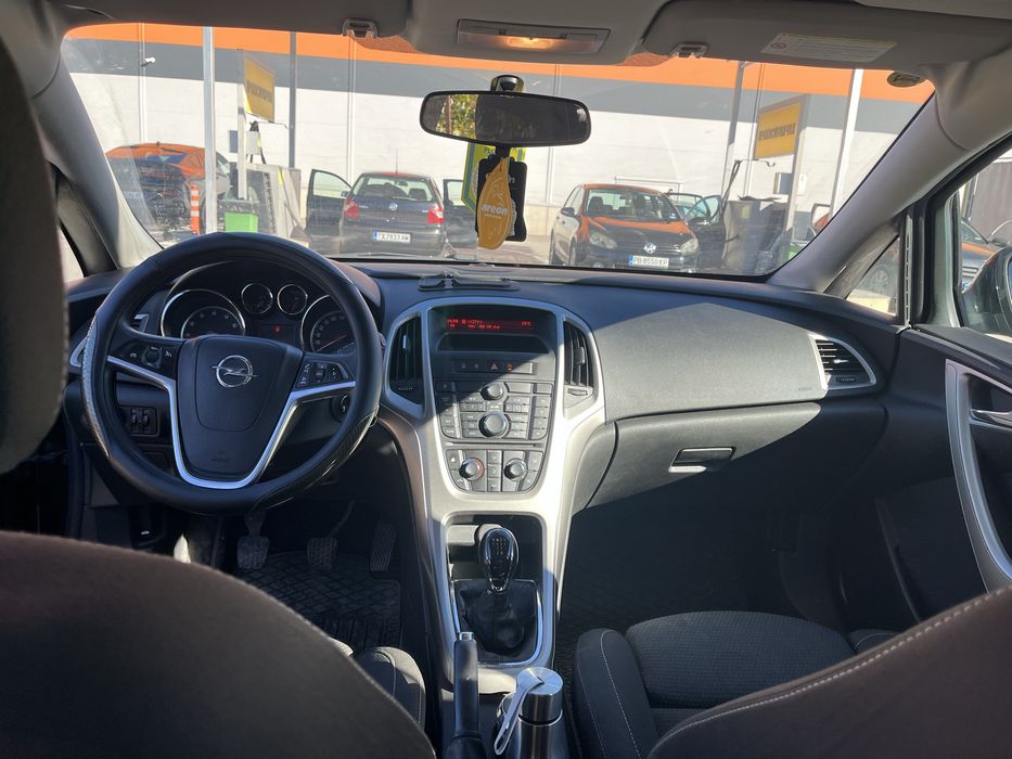 Opel Astra J 1.4 бензин
