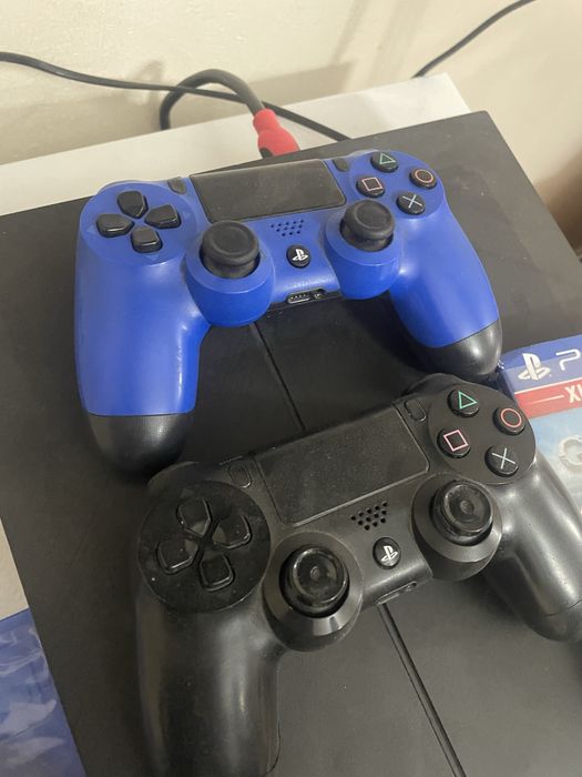 Продам Ps 4 в хорошем состояние