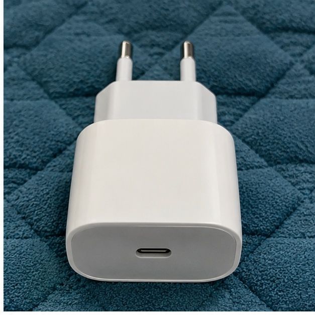 Зарядный блок USB-C 20W для iPhone, новый