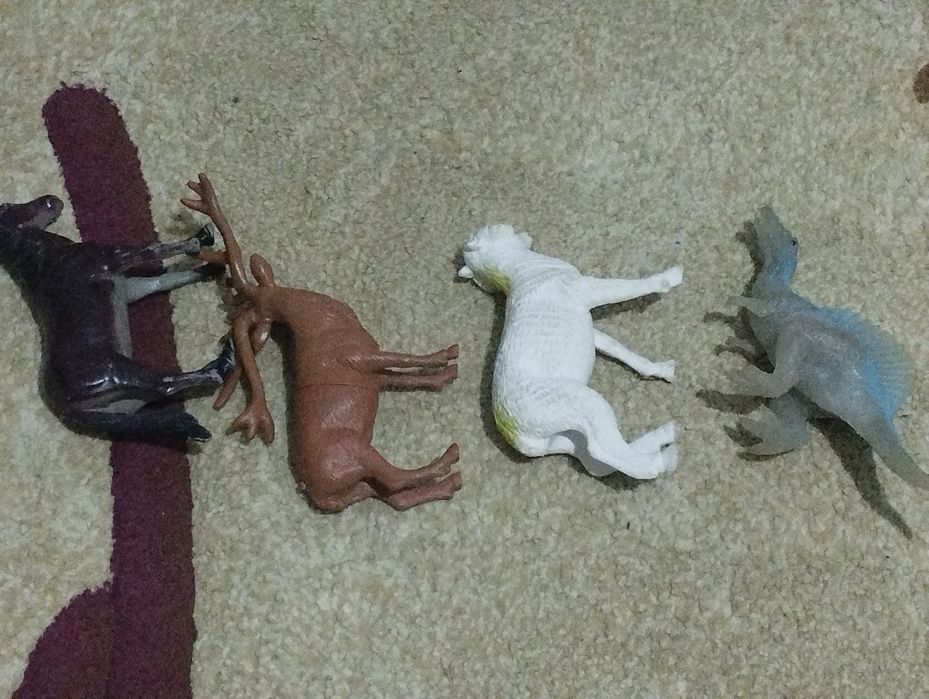 Продам детские игрушки набор животных