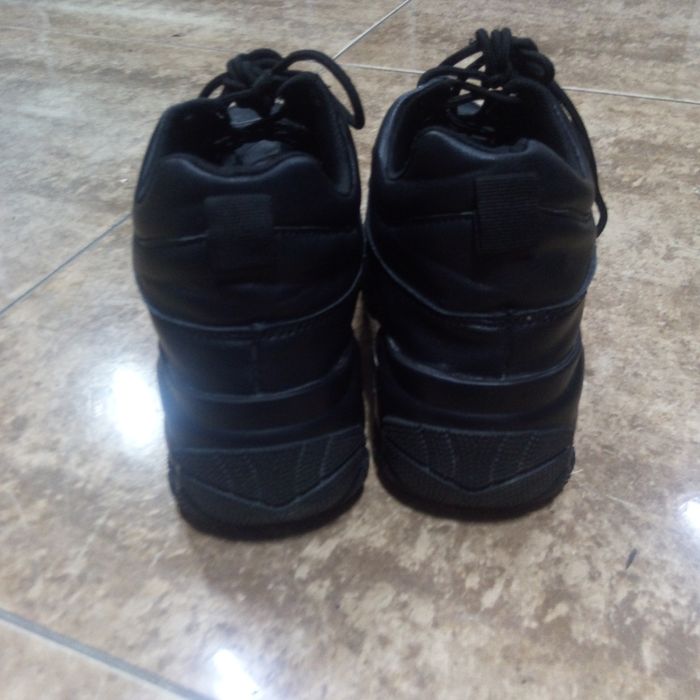 Продаю кроссовки AKUDA