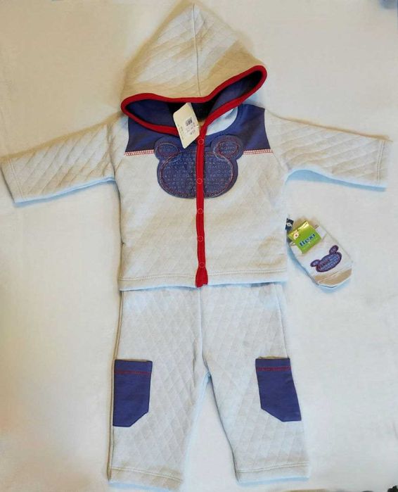 Детский костюмчик в наборе с носочками
