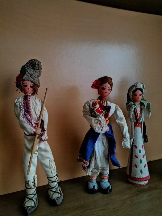 Дървени кукли с народна носия