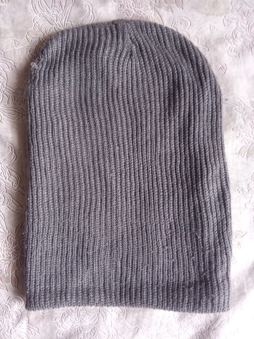 Зимна двулицева шапка