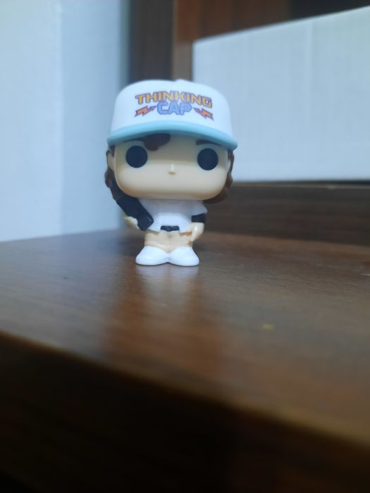 Vând figurine funko pop stranger things