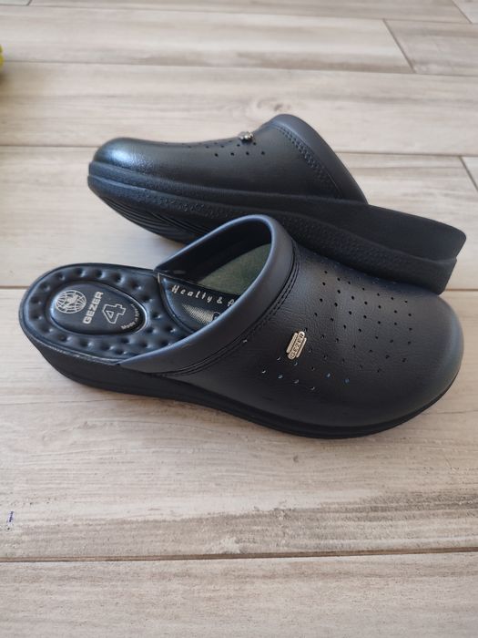 Vând papuci Gezer!