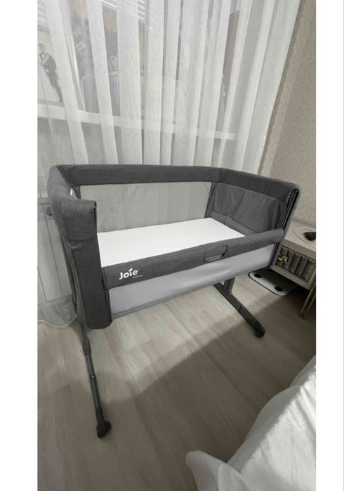 Продам  приставную кровать Joie