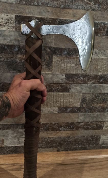 Викингска кована бойна брадва