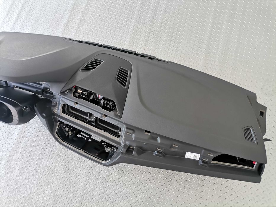 Ново Табло BMW 5 G30 G31 G38 Lci без HUD Черно гума
