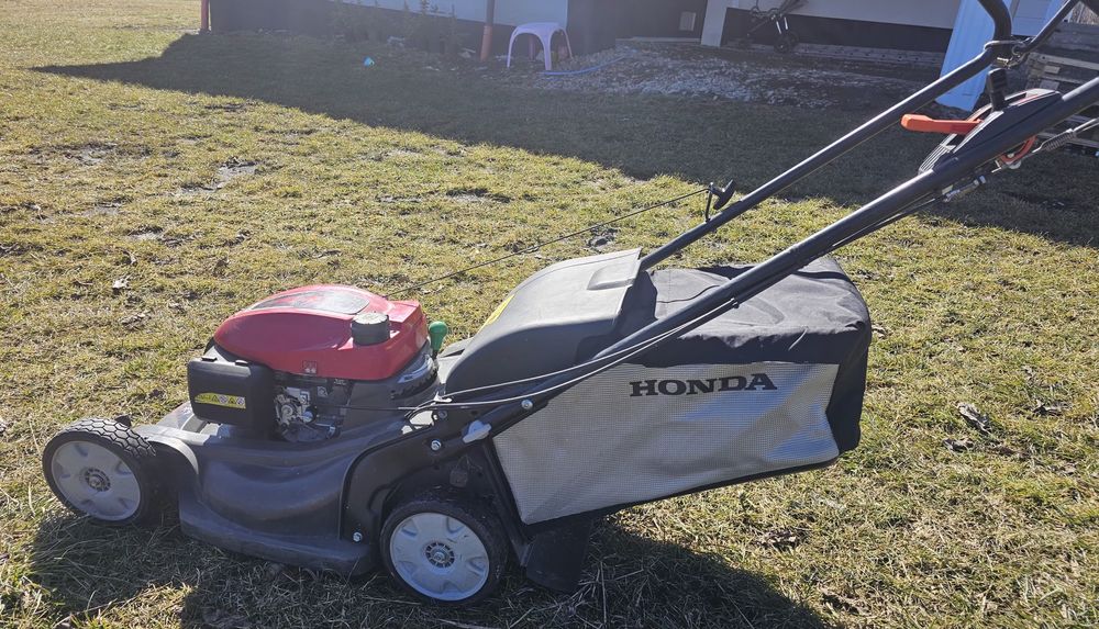 Mașina de tuns iarba / gazon Honda HRX 537