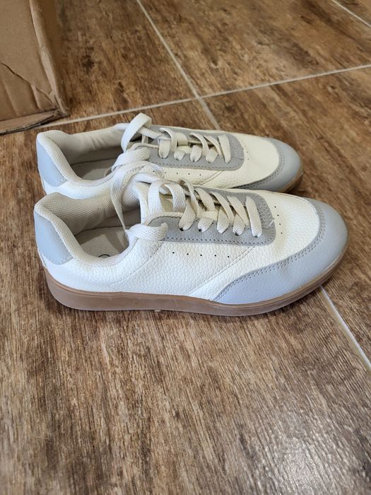 Детски спортни обувки