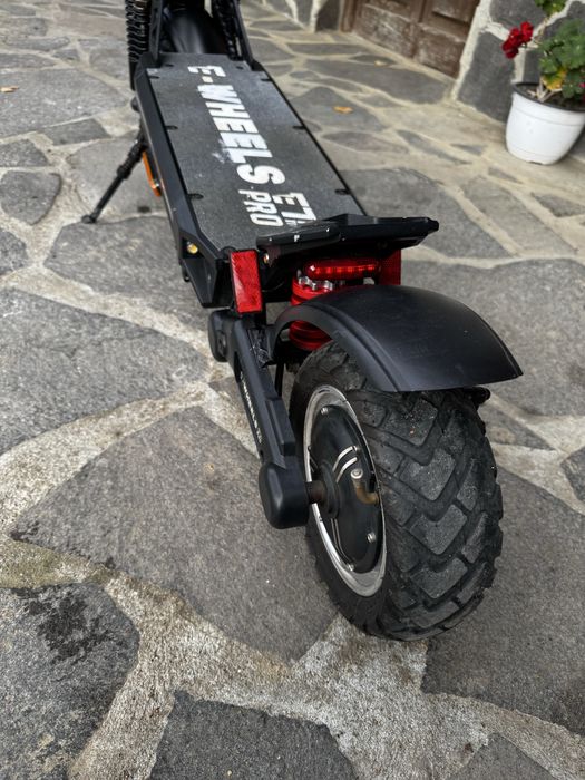 E Wheels E7 Pro electric trotinetā