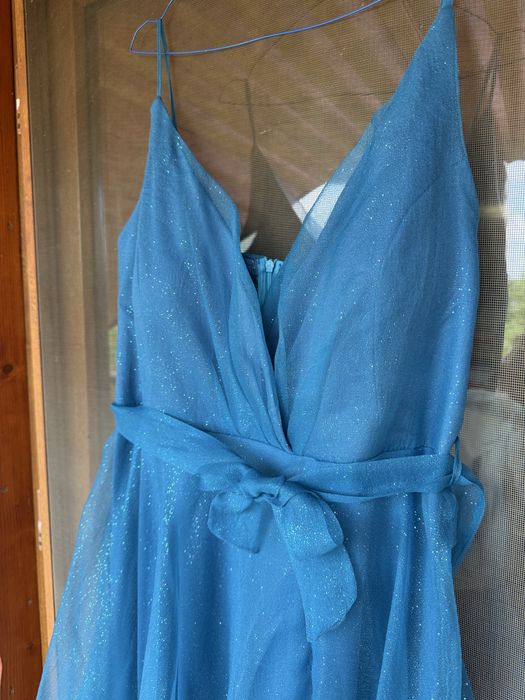 Rochie lunga albastra cu sclipici din tul