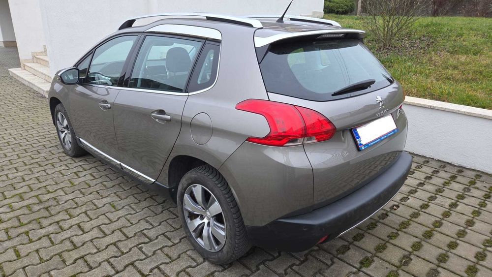 Peugeot 2008 din 2015, 1.2 CV Aut., 82.000 km, cu padele la volan