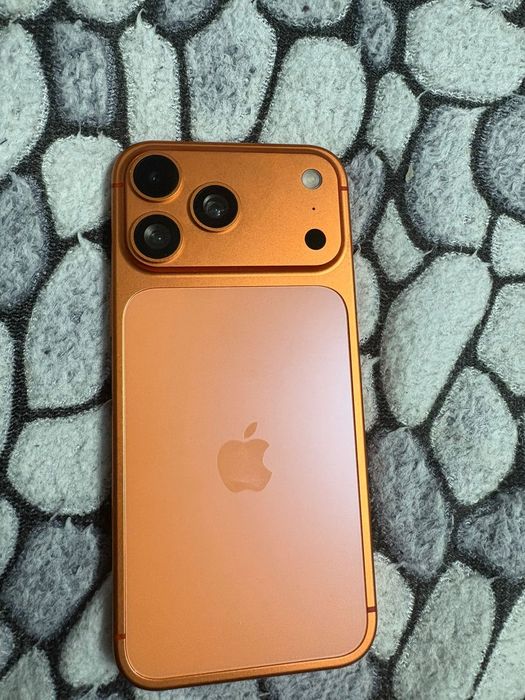 Продам Айфон 17 про Макс