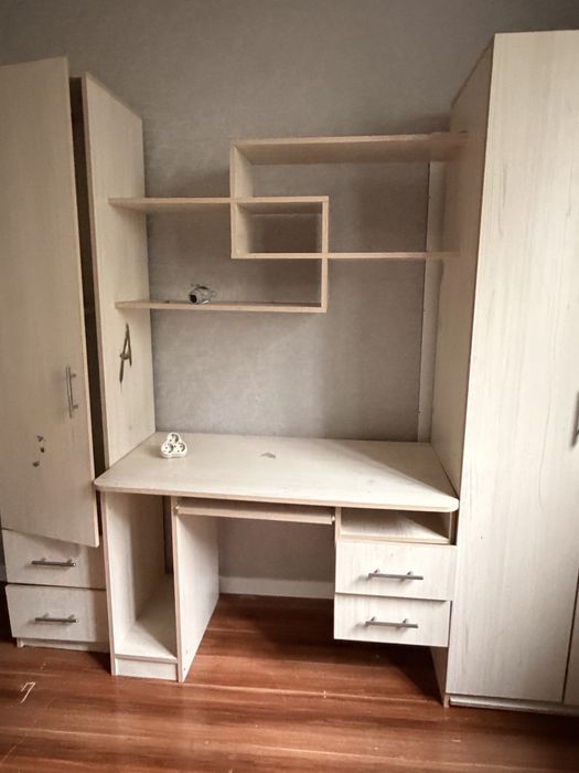 Шкаф для спални хорошим сост