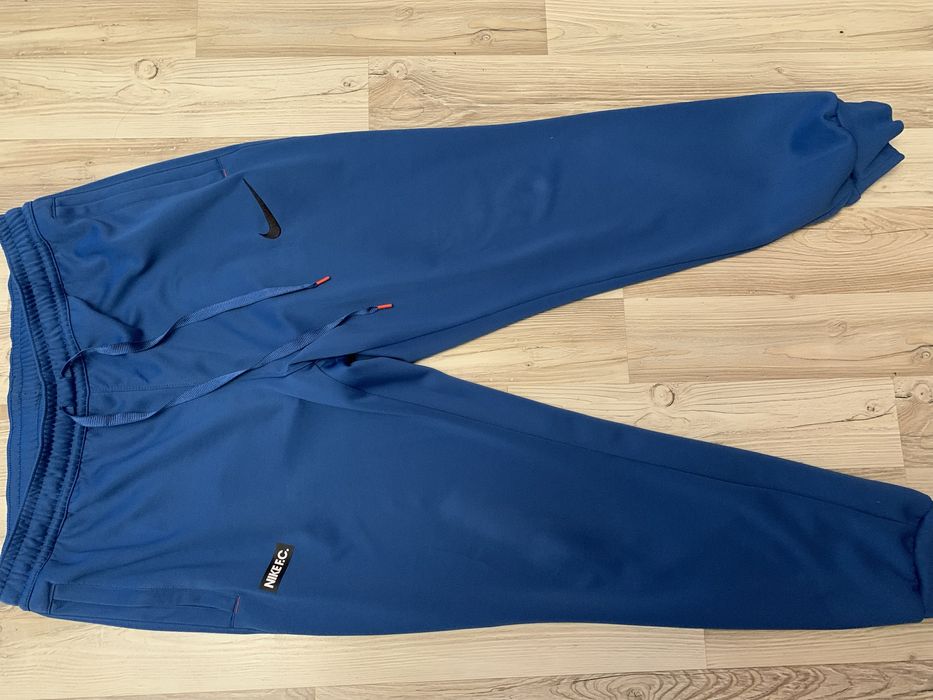 Продавам екип Найк