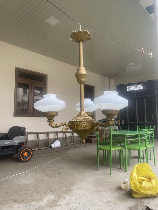 Люстра стариные тремя светилниками